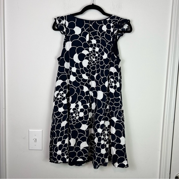 Crown & Ivy dress womens Size S Navy & White Floral Rayon Shift Dress Flutter - Picture 9 of 9
